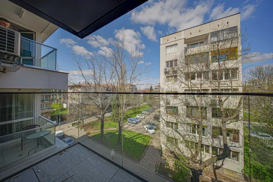 Spacious Four-Bedroom Apartment in Sofia's Desirable Oborishte District - Image 1