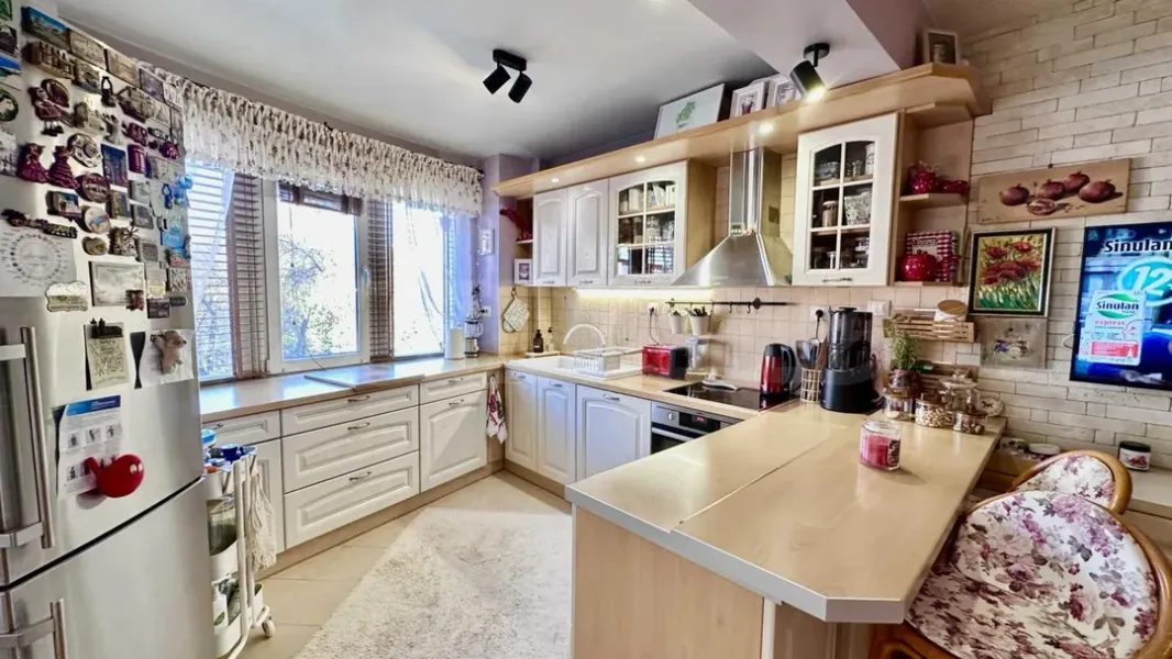 Stylish 4-Bedroom Apartment Near Grand Hotel Plovdiv - Image 5