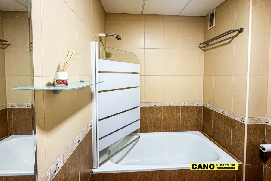 Spacious 2-Bedroom Apartment with Terrace in Aguadulce, Spain - Image 4