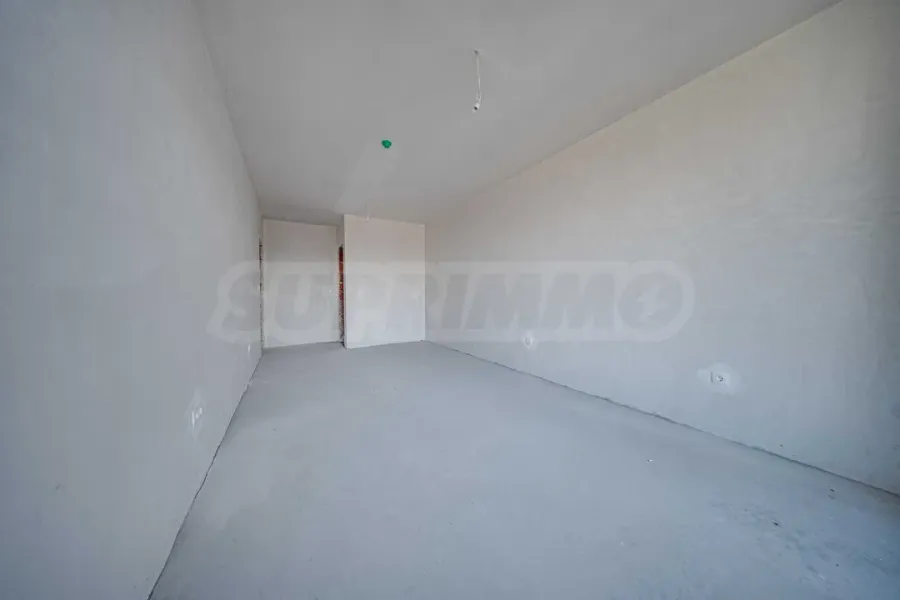 Spacious Smart Tower Apartment with Stunning City and Mountain Views - Image 2