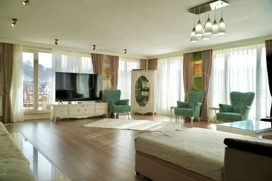 Luxury Plovdiv Penthouse: Panoramic Views & Amenities - Image 4