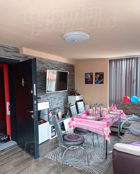 Spacious Fully Furnished Apartment with Panoramic Terrace in Varna - Image 2