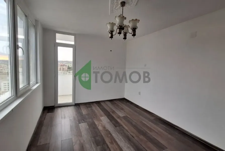 Spacious, Renovated 3BR Apartment with Great Views in Stara Zagora - Image 2