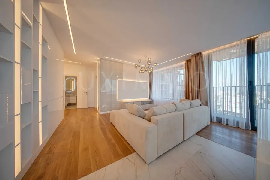 Luxurious One-Bedroom Apartment with City & Mountain Views - Image 5