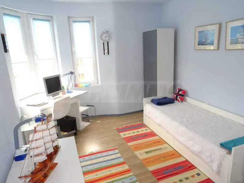 Spacious 3-Bedroom Apartment Near Varna University & City Center - Image 3