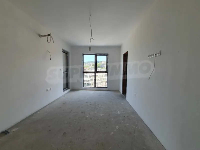 Spacious Varna Apartment with Sea View & Large Terrace - Image 1