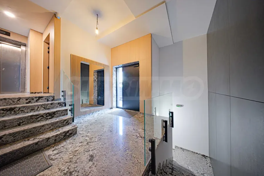 Spacious Four-Bedroom Apartment in Sofia's Desirable Oborishte District - Image 4