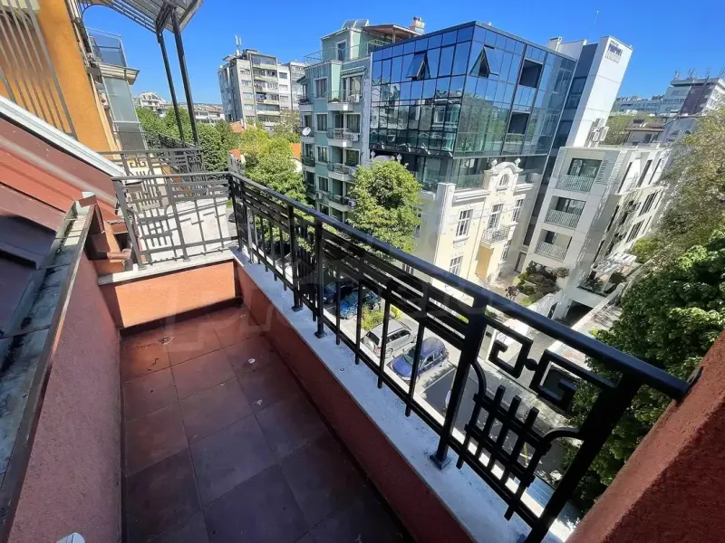 Spacious 3-Bedroom Apartment in Varna's Heart – Modern Living - Image 1