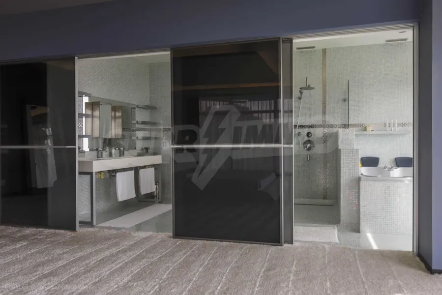 Modern Seafront Villa with Stunning Panoramic Views - Image 4