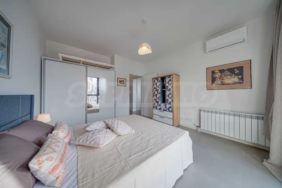 Spacious, Furnished Apartment in Sofia with Parking - Image 3