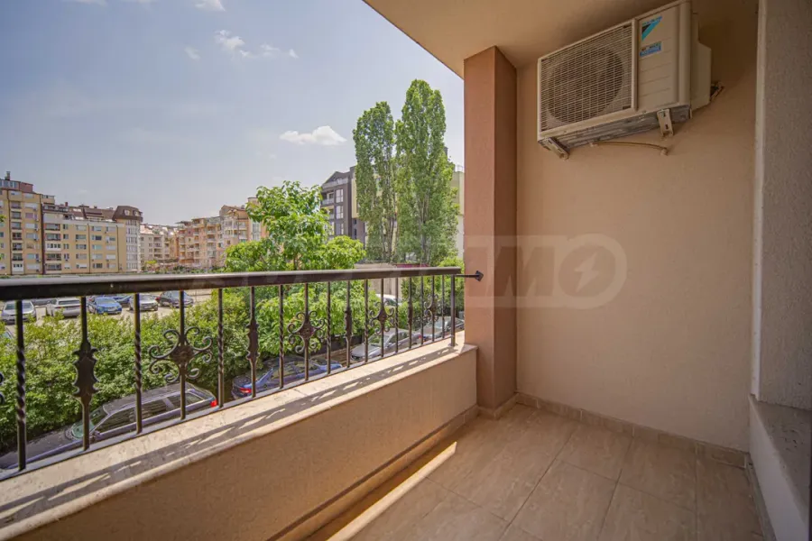 Spacious Fully Furnished Apartment in Sofia's Drvenchesi Area - Image 3