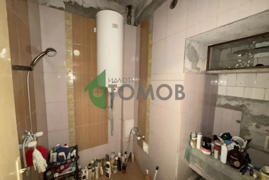 Spacious Three-Bedroom Apartment with Retail Space in Stara Zagora - Image 3
