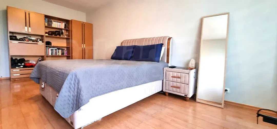 Spacious South-Facing Terrace Apartment in Sofia's Central Location - Image 4