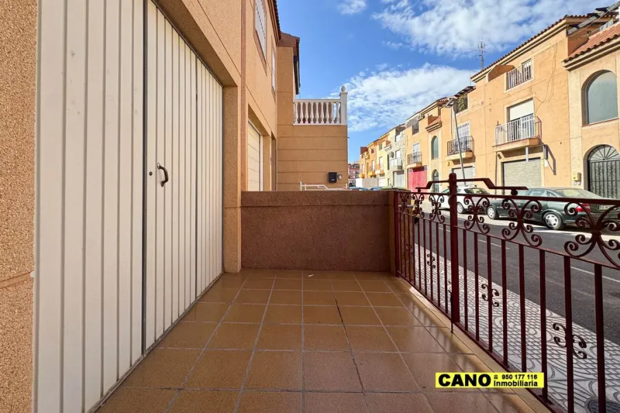 Spacious 4-Bedroom Duplex Apartment in Roquetas de Mar, Spain - Image 5