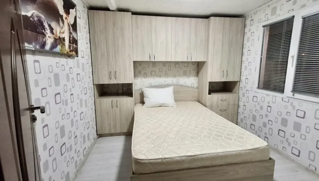 Renovated 4-Bedroom House with Land in Oradea, Romania - Image 5