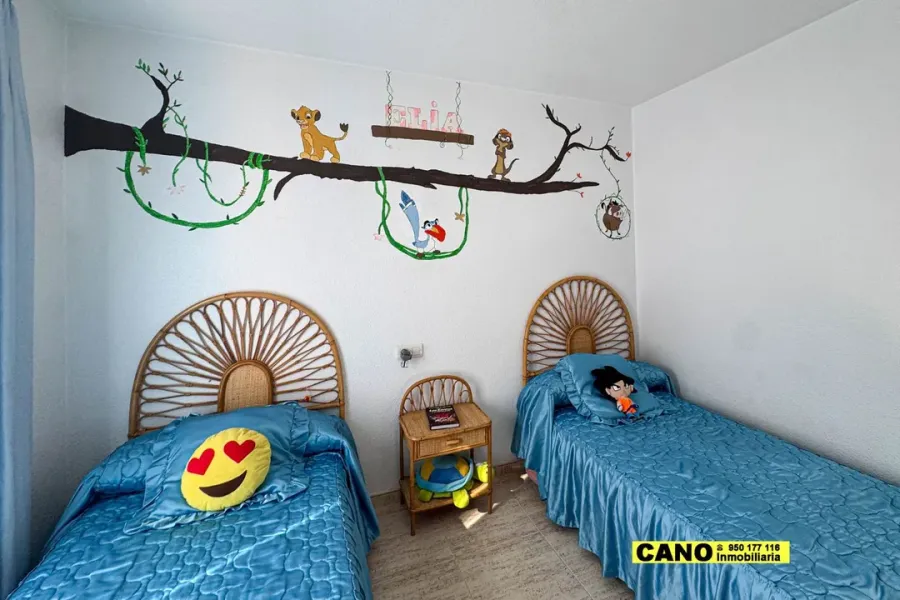 Spacious 4-Bedroom Duplex Apartment in Roquetas de Mar, Spain - Image 2