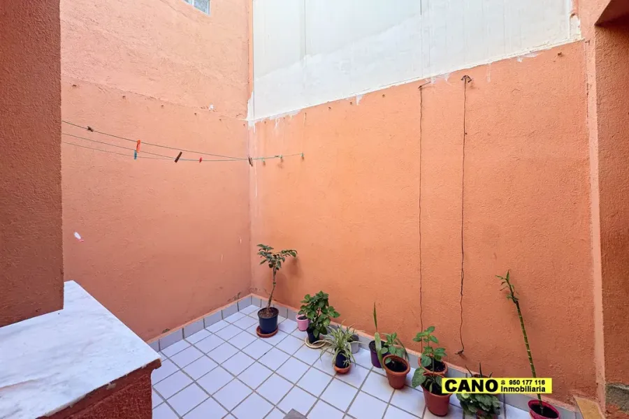 Spacious 4-Bedroom Duplex Apartment in Roquetas de Mar, Spain - Image 1