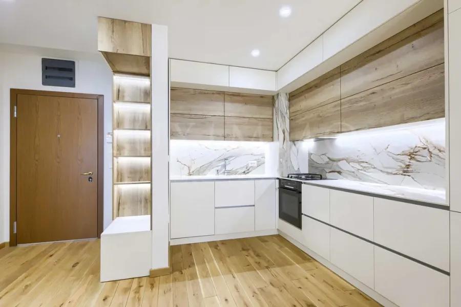 Stylish One-Bedroom Apartment with Courtyard View in Paradise Place - Image 5