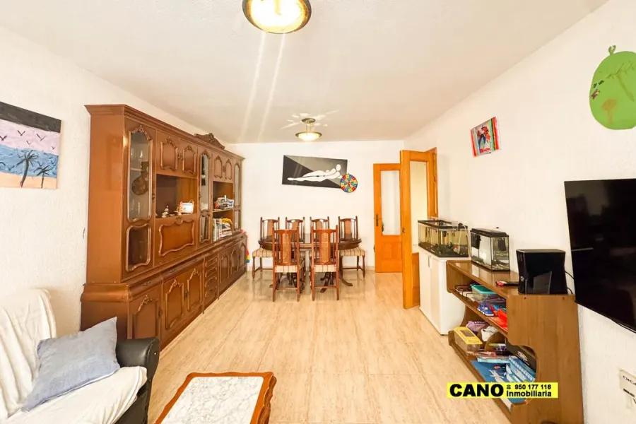 Spacious 4-Bedroom Duplex Apartment in Roquetas de Mar, Spain - Image 4