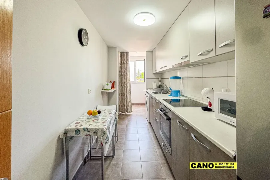 Spacious 2-Bedroom Apartment with Terrace in El Toyo, Spain - Image 2