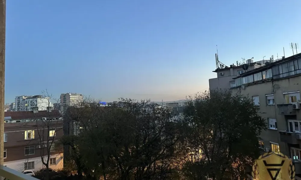 Stylish 2-Bedroom Apartment in Belgrade's Vibrant Vračar District - Image 4