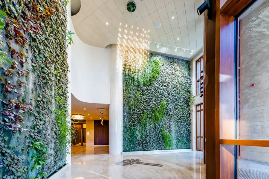 Stylish One-Bedroom Apartment with Courtyard View in Paradise Place - Image 3