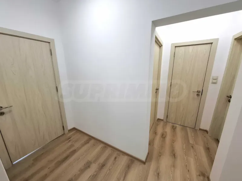 Spacious Apartment in Varna's "Vazrjadane" District - Image 4
