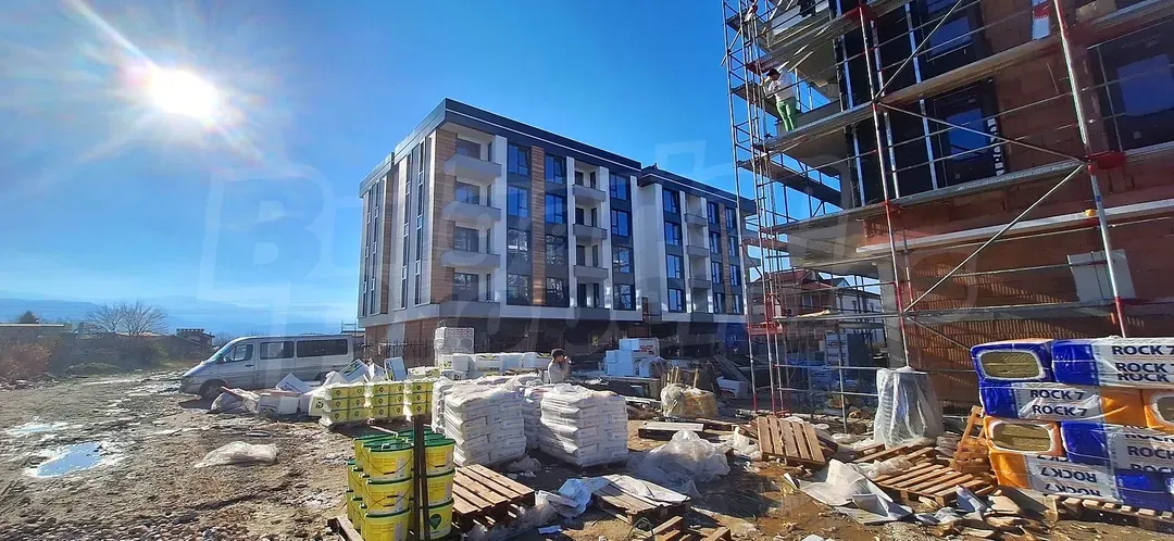 Modern One-Bedroom Apartment in Plovdiv's Ostromila Complex - Image 1