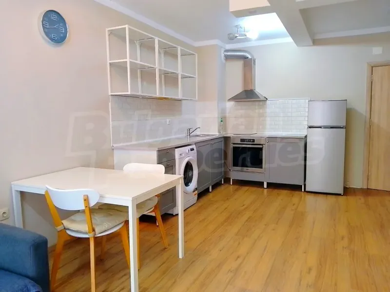 Spacious, Fully Furnished 1-Bedroom Apartment with Terrace in Briz, Varna - Image 3