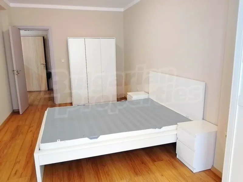 Spacious, Fully Furnished 1-Bedroom Apartment with Terrace in Briz, Varna - Image 1