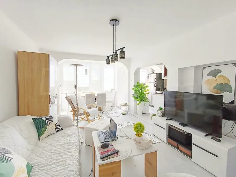 Spacious, Renovated Varna Apartment with Stunning Sea Views - Image 2