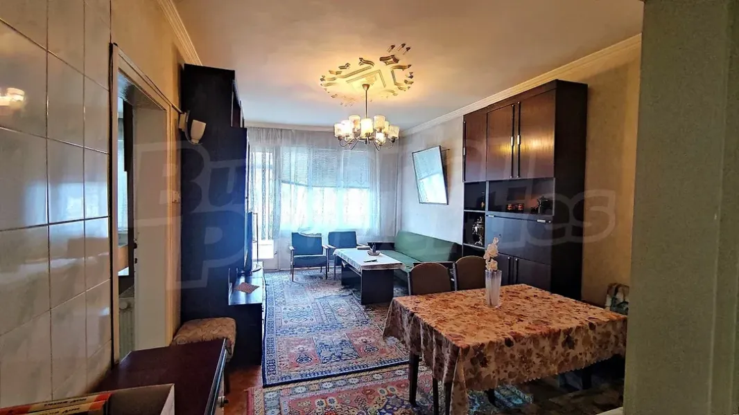 Spacious 3-Bedroom Apartment Near Banya Piperkà, Stara Zagora - Image 2