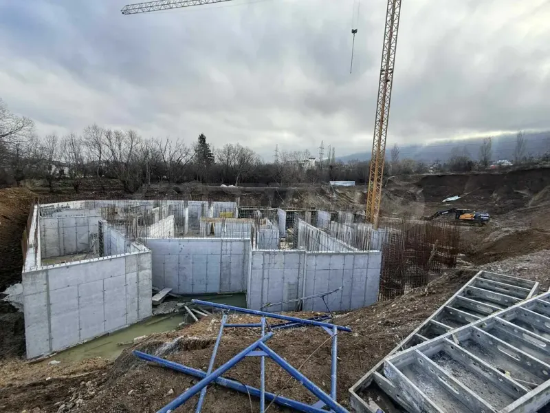 Spacious 3-Bedroom Apartment in Sofia Hills Complex - Image 1