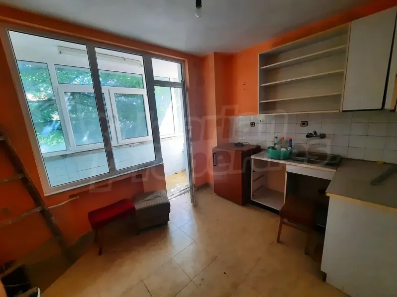 Spacious 2-Bedroom Apartment in Burgas - Izgrev, Renovate to Your Taste - Image 2