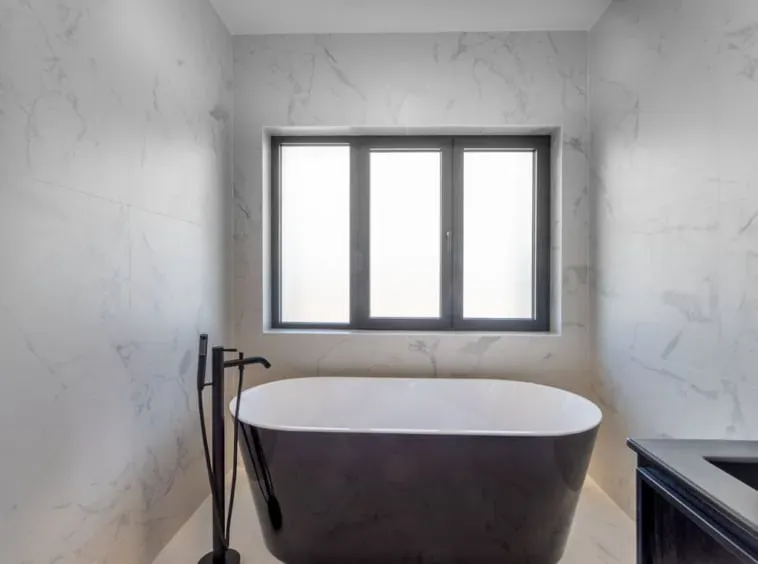 Exceptional Brussels Penthouse with Terrace & Modern Amenities - Image 4