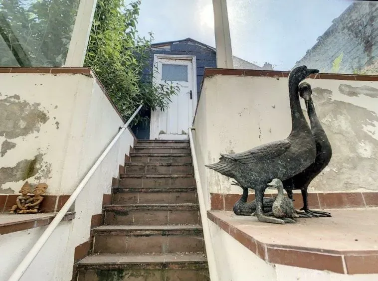 Magnificent 6-Bedroom House on Avenue Coghen, Brussels, Belgium - Image 3