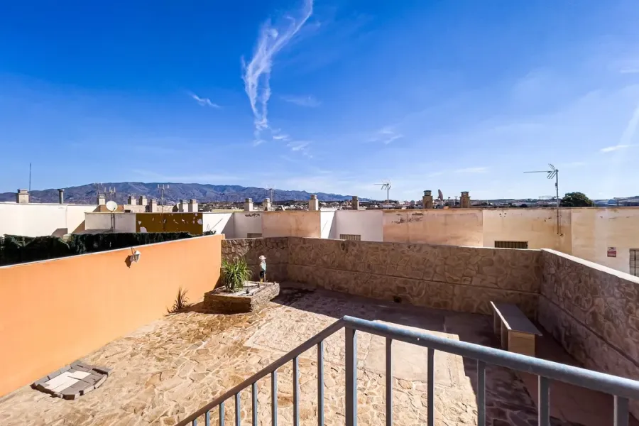 Spacious Triplex Apartment with Pool Potential in Huércal de Almería - Image 1