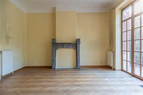 Rare 1909 Brussels Heritage House: Five Bedrooms, Garden & Unique Charm - Image 3