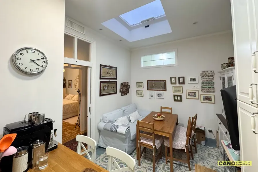 Historic Apartment in Almería - 3 Bedrooms, 2 Bathrooms, Elevator - Image 5