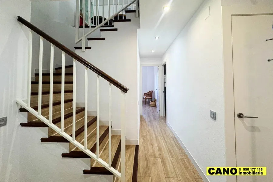 Spacious Duplex Apartment with Sea Views in Almerimar, Spain - Image 2