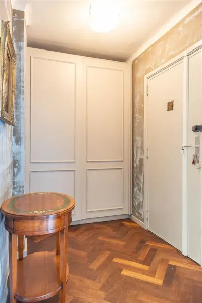 Bright Apartment with Authentic Charm Near Ixelles Cemetery, Brussels - Image 2