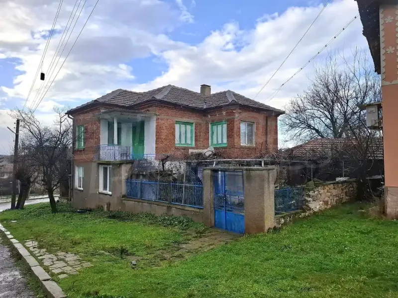 Spacious Two-Story House with Garden in Peaceful Melnitsa Village - Image 1