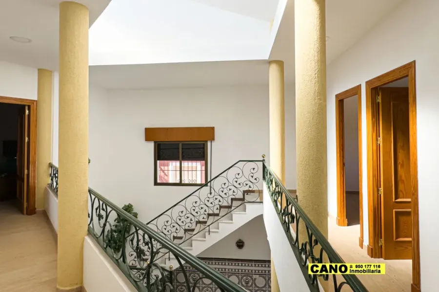 Spacious 5-Bedroom Chalet with Pool & BBQ in Huércal de Almería - Image 5