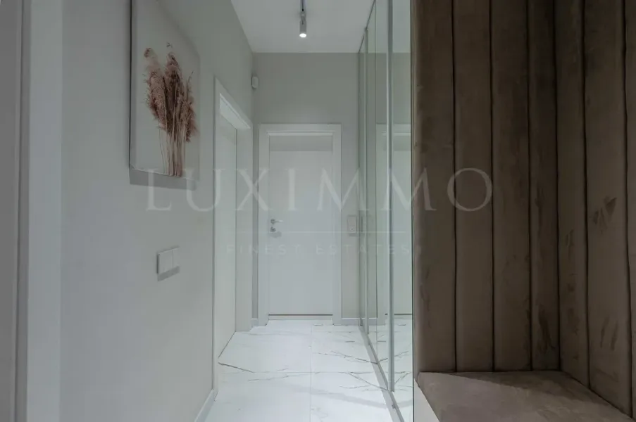 Spacious Designer Apartment with Mountain View & Parking in Sofia - Image 1