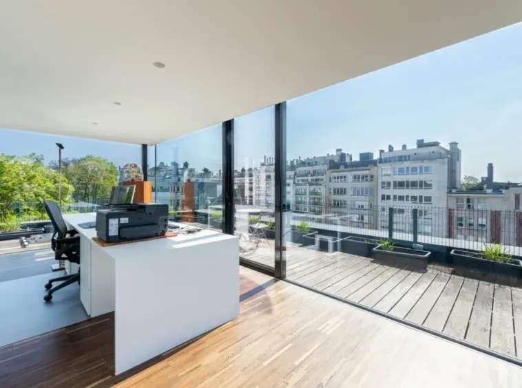 Luxurious Six-Bedroom Mansion with Pool & Elevator in Brussels - Image 4