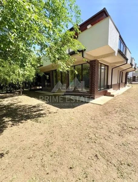 Spacious 4-Bedroom Villa with Land in Austrian Village, Crevedia - Image 4