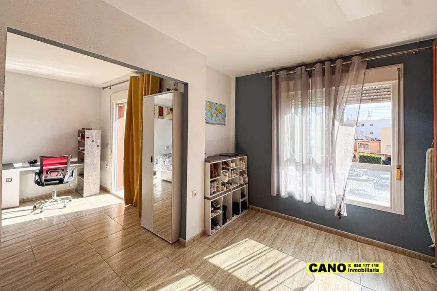Spacious 4-Bedroom Triplex Apartment in El Ejido, Spain - Image 2