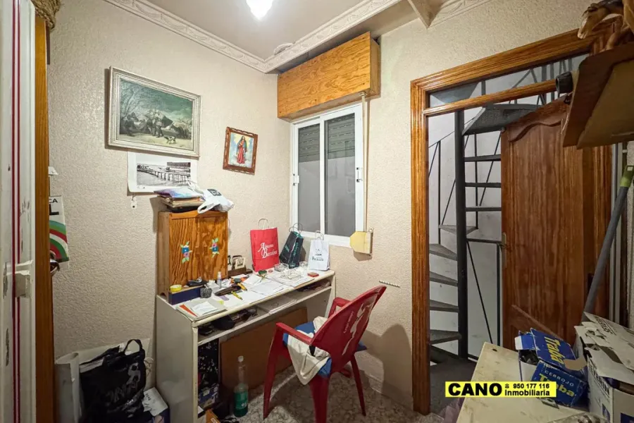 Spacious 4-Bedroom House in Almería City Center - €219,000 - Image 1