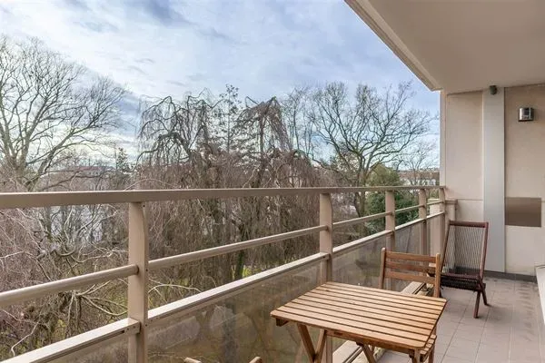 Spacious 2-Bed Apartment with Terrace in Private Park, Ukkel - Image 2