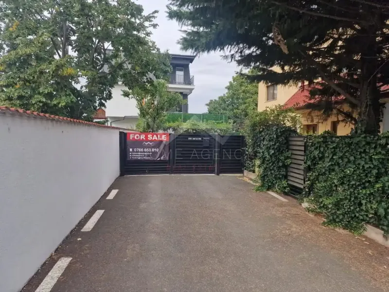 Spacious Family Home with Garage - Otopeni Central - Image 4